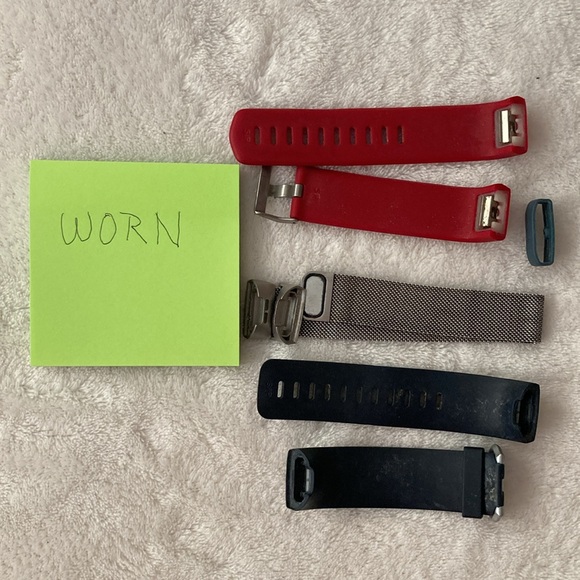 Fitbit Charge 4 , chargers and bands - Picture 6 of 6